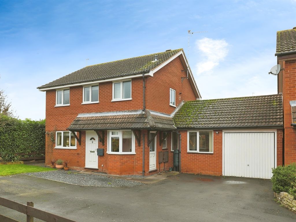 4 bed detached house for sale in Pembroke Gardens, Wellesbourne
