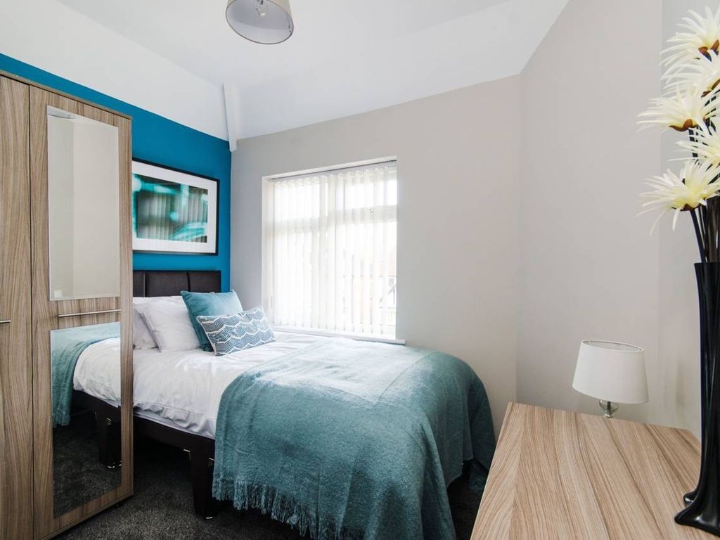 3 bed shared to rent in Woodend Crescent, Leeds BD18, £