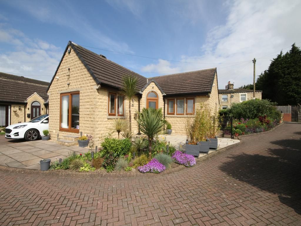 2 bed detached bungalow for sale in Toftshaw Lane, East Bierley