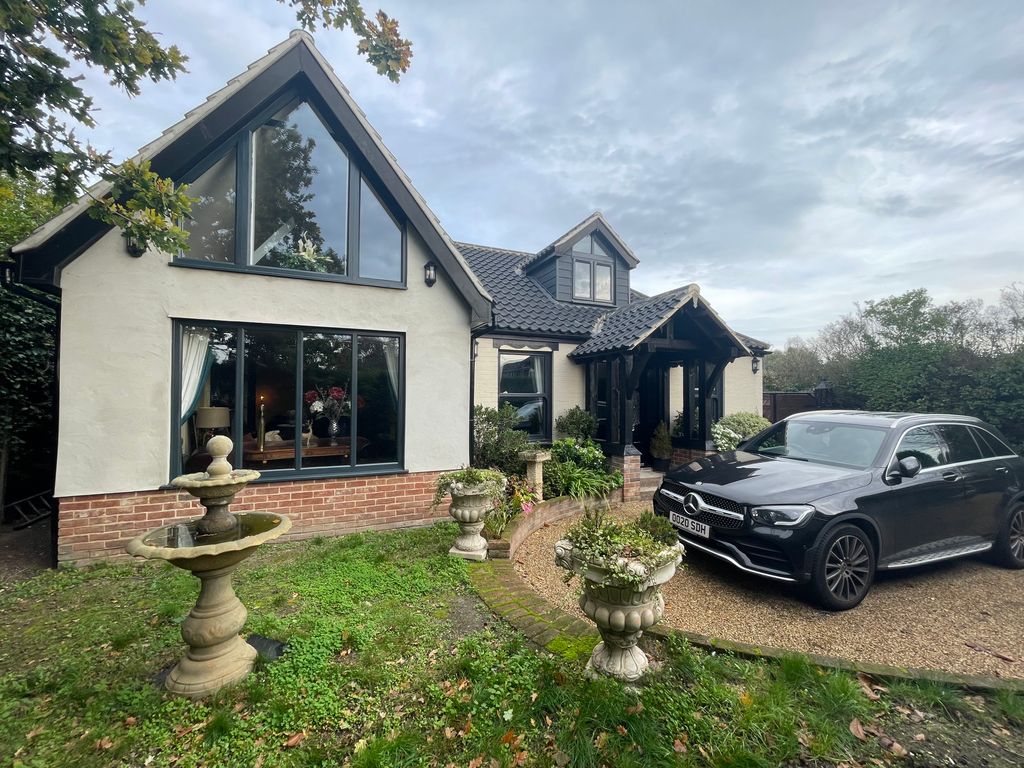 3 bed property to rent in St Johns Road, Belton, Great Yarmouth NR31