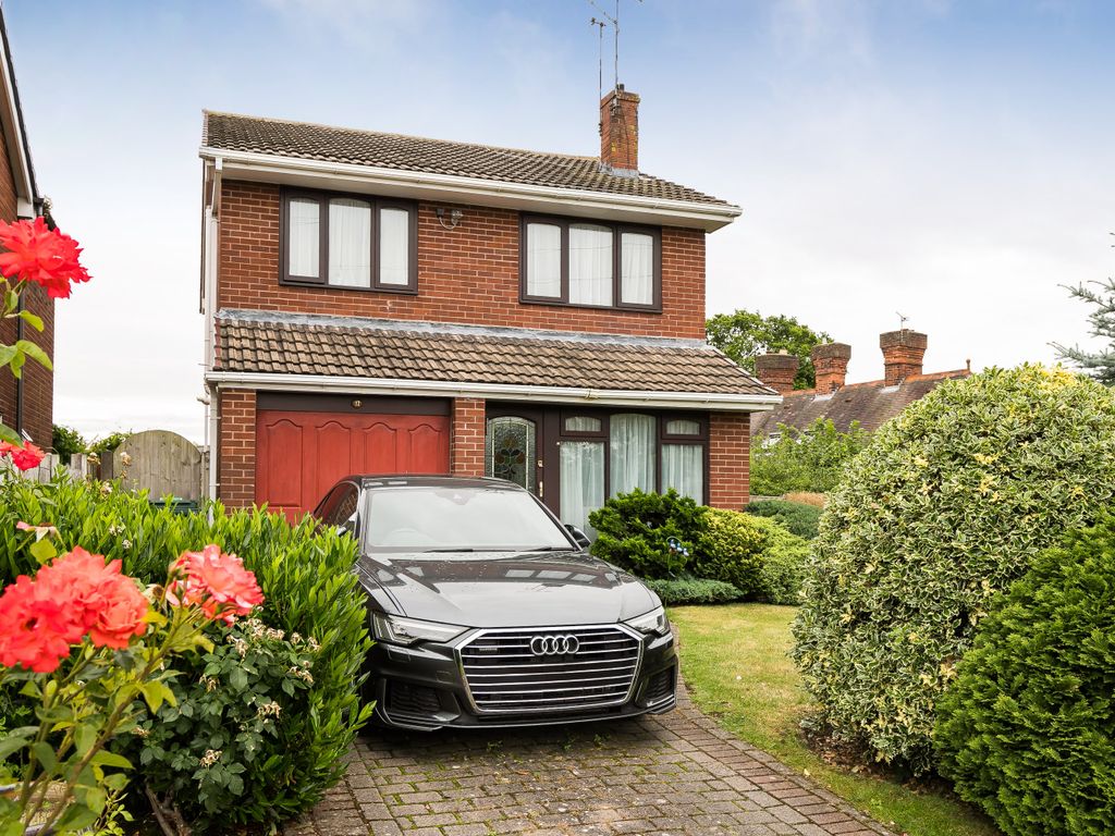 4 bed detached house for sale in Highcliffe Avenue, Chester CH1, £