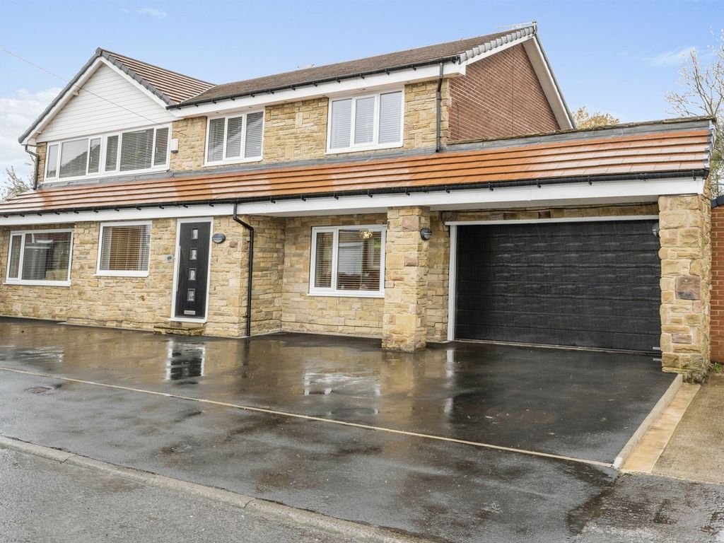 5 bed detached house for sale in Highcliffe Drive, Swinton, Mexborough