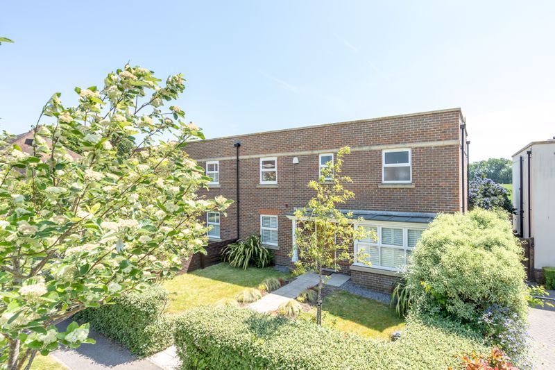 3 bed semidetached house for sale in Oakford Park, Halnaker