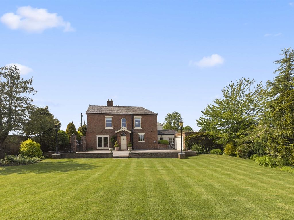 4 bed semidetached house for sale in Heath House, Pennys Lane, Lach