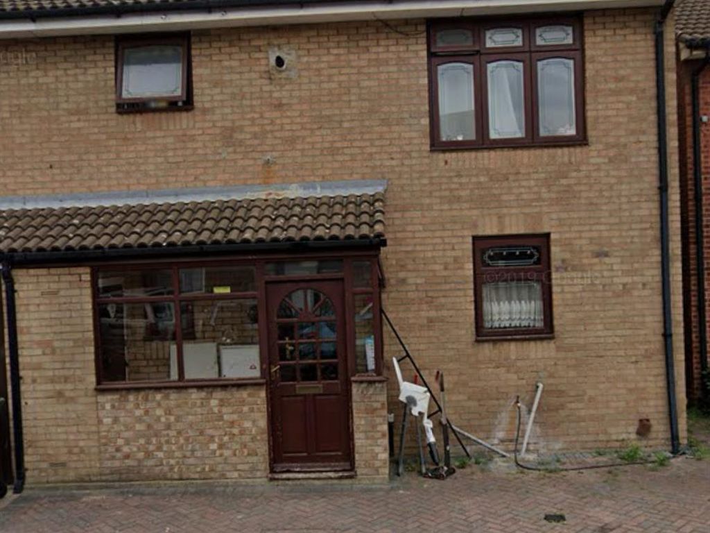 4 bed detached house to rent in Edinburgh Mews, Tilbury RM18, £1,800 pcm Zoopla