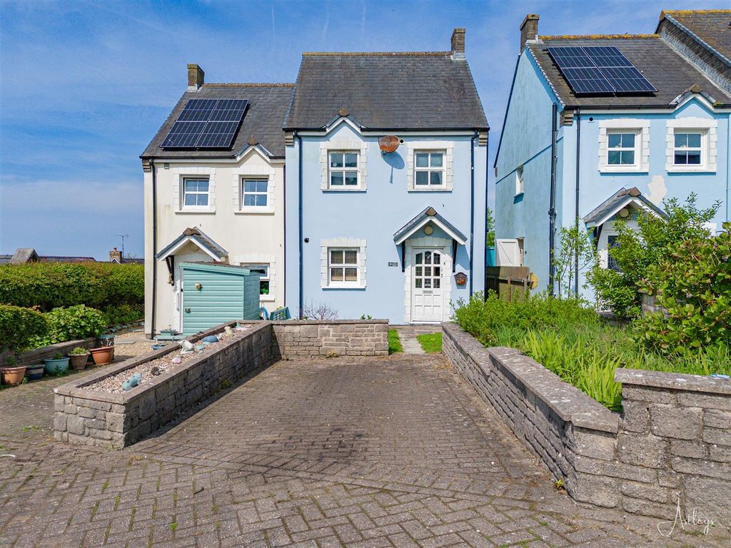 3 bed semidetached house for sale in Clos Sant Cenydd, Llangennith