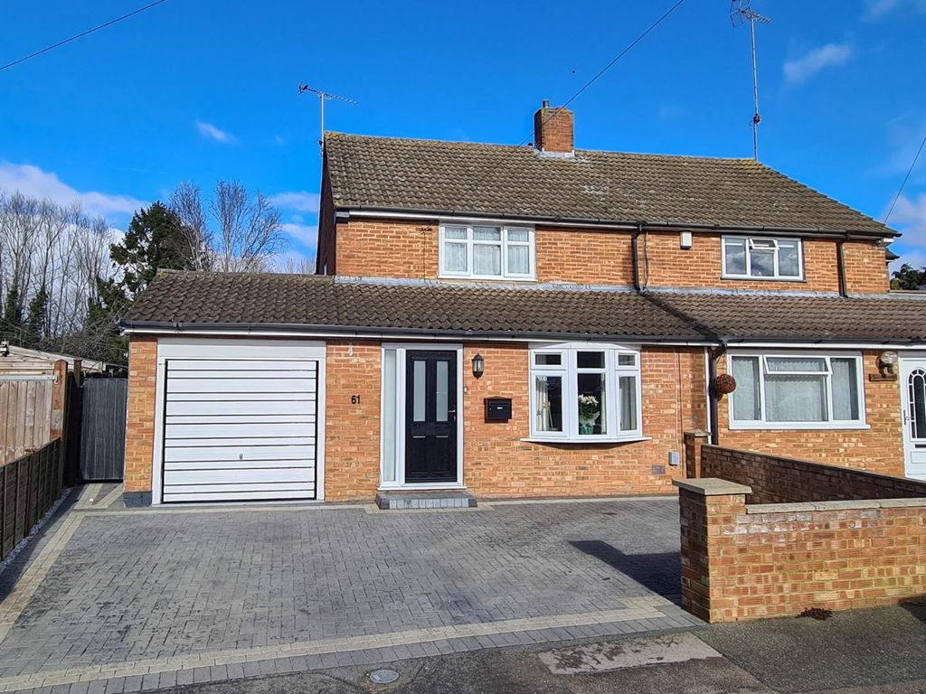 3 Bed Semi Detached House For Sale In Waterdell Leighton Buzzard Lu7