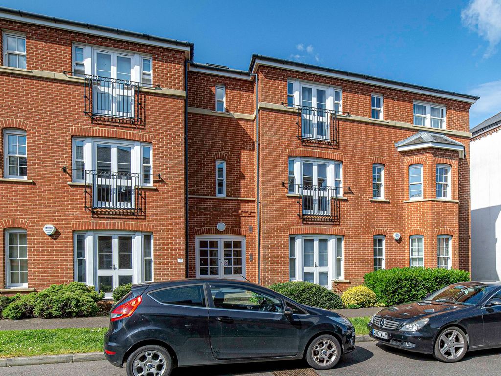 2 bed flat for sale in Roche Road, Canterbury CT1, £270,000 Zoopla