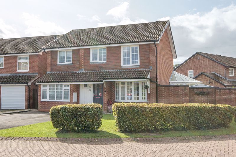 4 bed detached house for sale in Magpie Drive, Totton, Southampton SO40