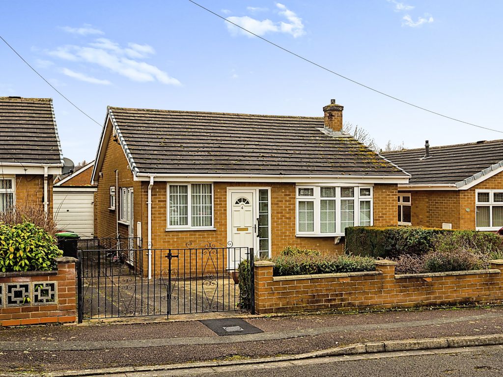 2 bed bungalow for sale in Taupo Drive, Hucknall, Nottingham