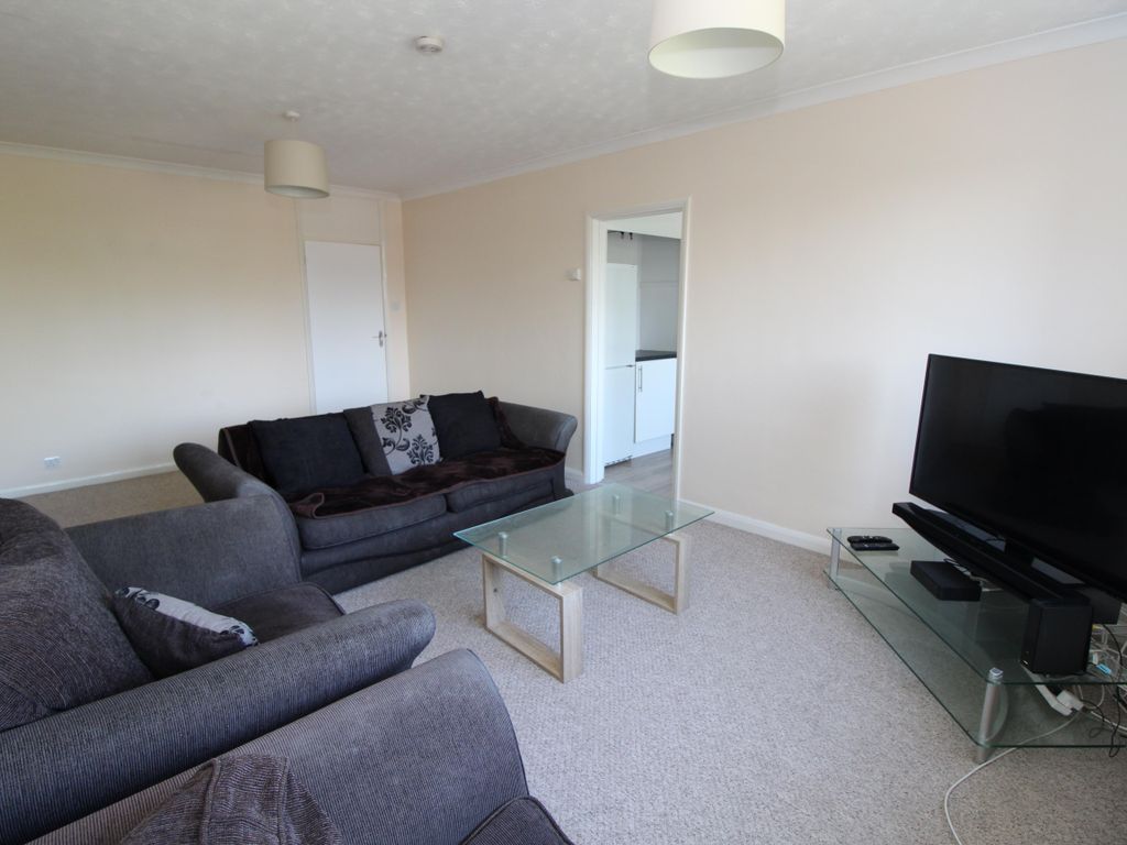 2 bed flat to rent in Stanley Park Road, Wallington SM6, £1,500 pcm