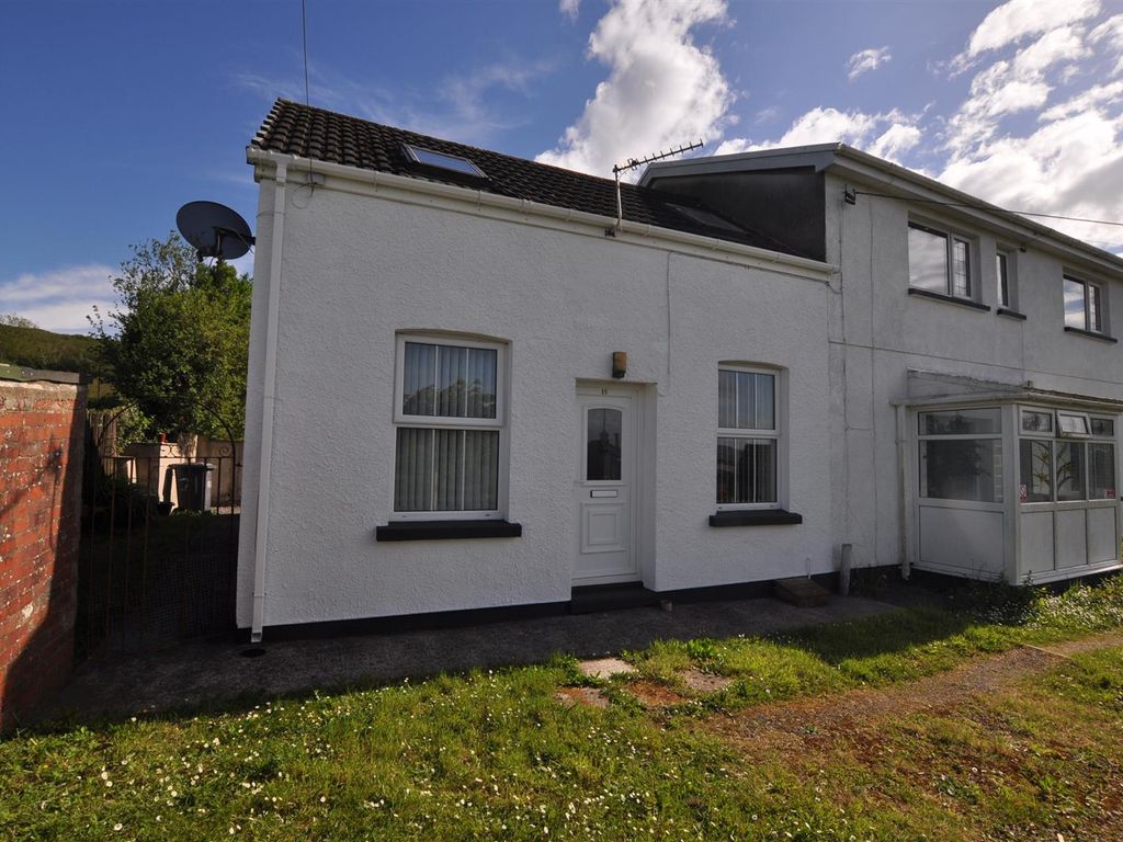 2 bed cottage for sale in Heol Waunyclun, Trimsaran, Kidwelly SA17, £