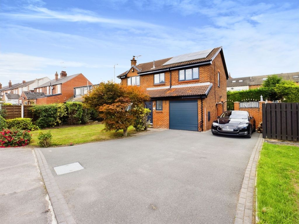 4 bed detached house for sale in Wharfedale Drive, Normanton WF6, £