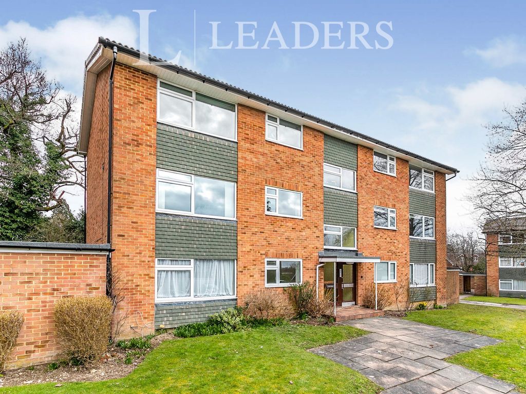 2 bed flat to rent in Oakfield Drive, Reigate RH2 Zoopla