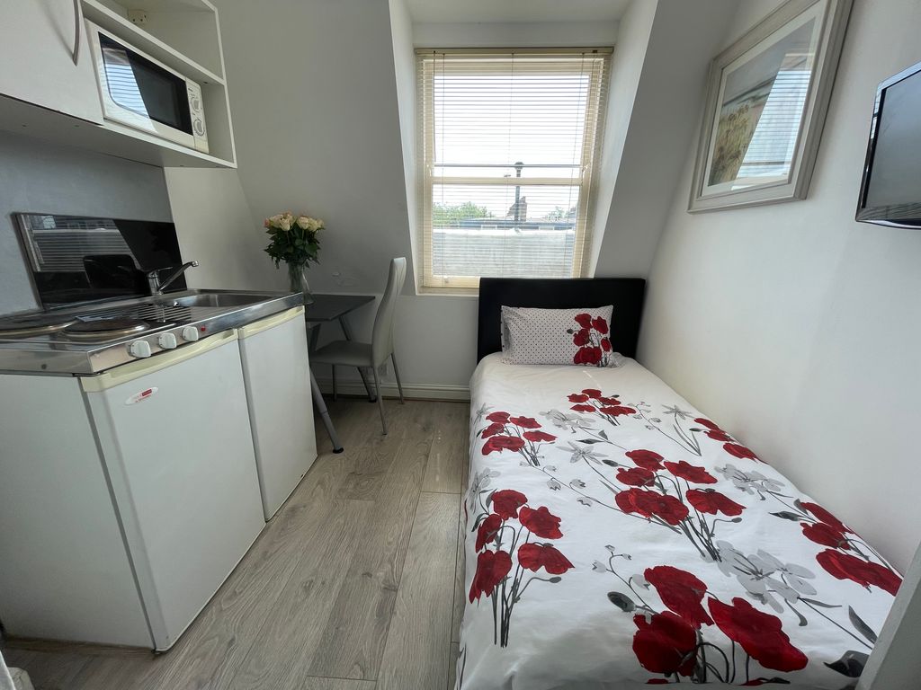 Studio to rent in Cromwell Road, London SW7 Zoopla