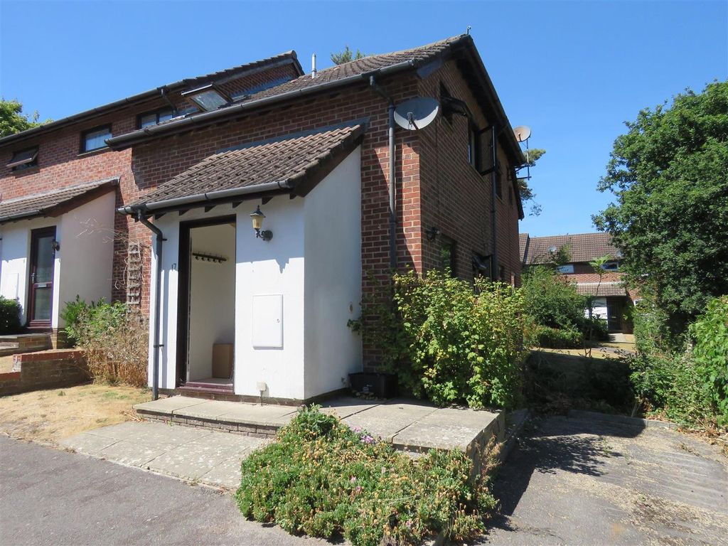 1 bed end terrace house to rent in Pennywell Gardens, New Milton BH25