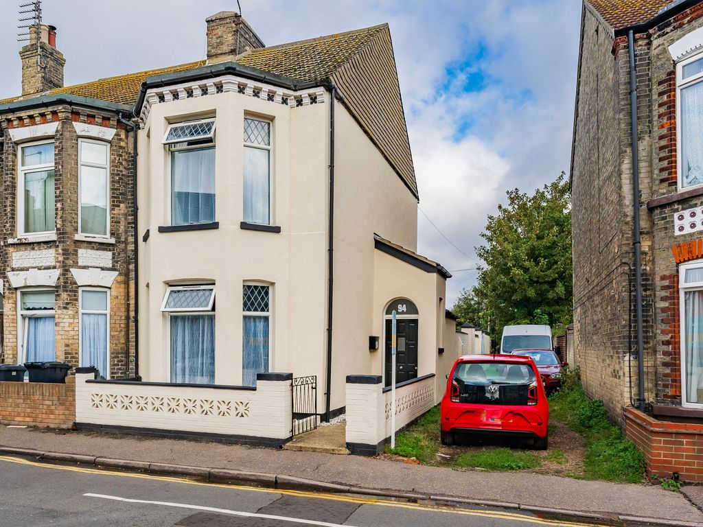3 bed end terrace house for sale in Anson Road, Great Yarmouth NR31, £