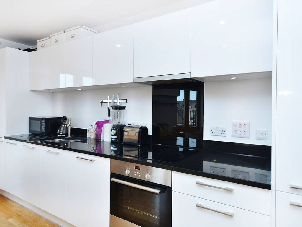 2 bed flat to rent in Holloway Road, Highbury And Islington, London N7