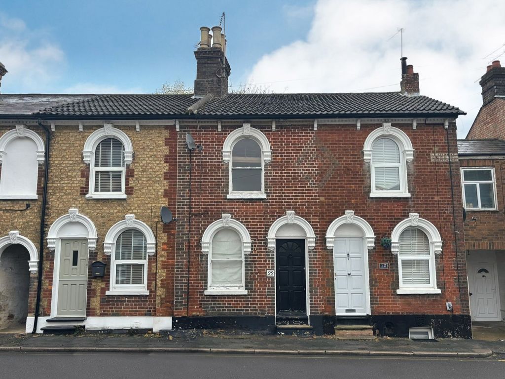 2 bed terraced house for sale in Edward Street, Dunstable LU6, £100,000