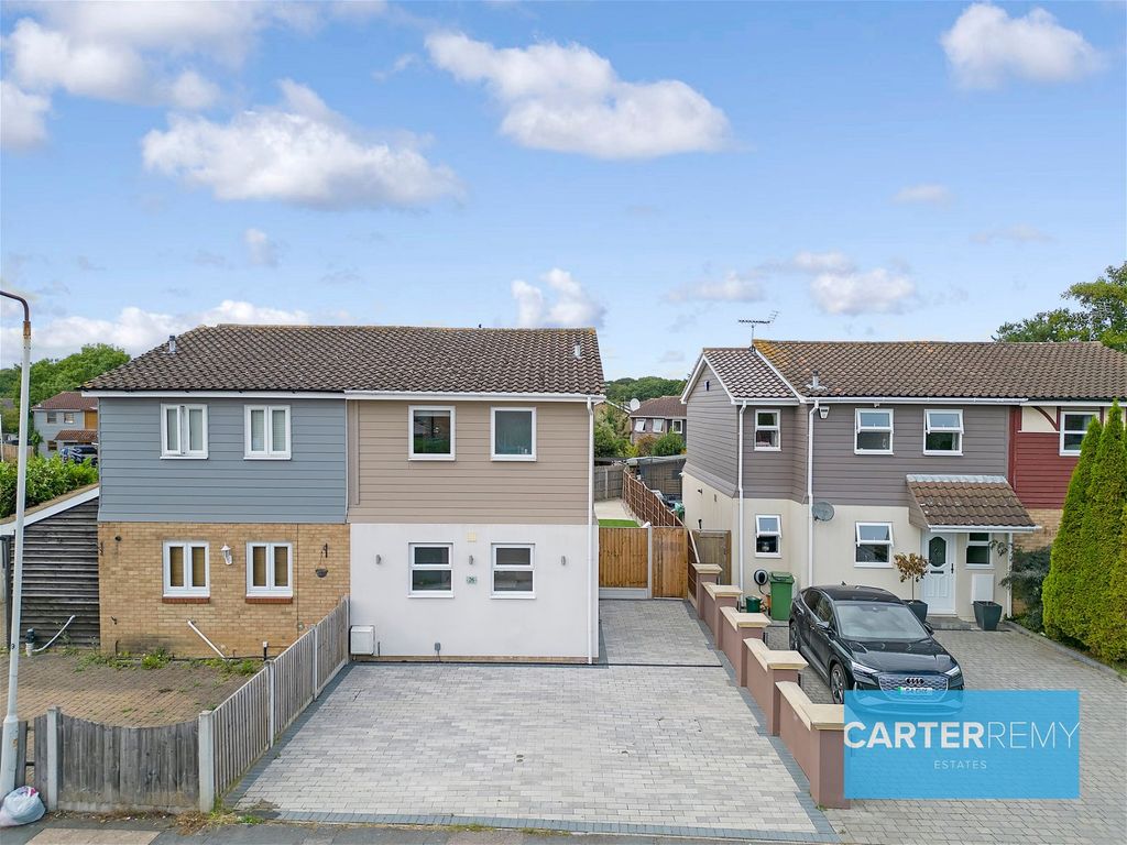 3 bed semidetached house for sale in Davenants, Burnt Mills, Basildon
