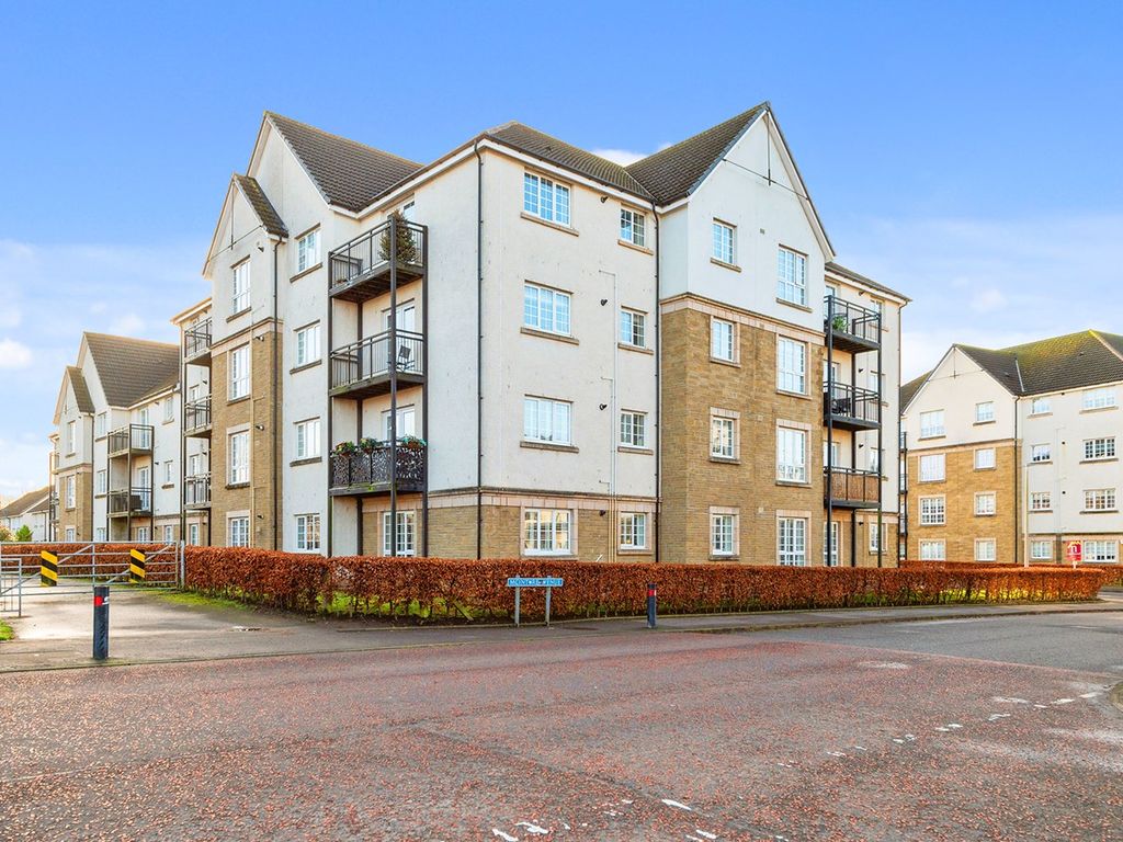 2 bed flat for sale in Crown Crescent, Larbert FK5, £165,000 Zoopla