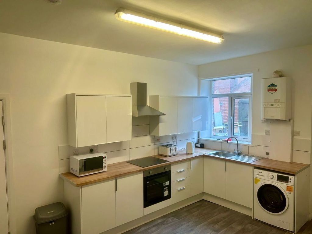 Room to rent in Beaconsfield Street, Arthurs Hill, Newcastle Upon Tyne