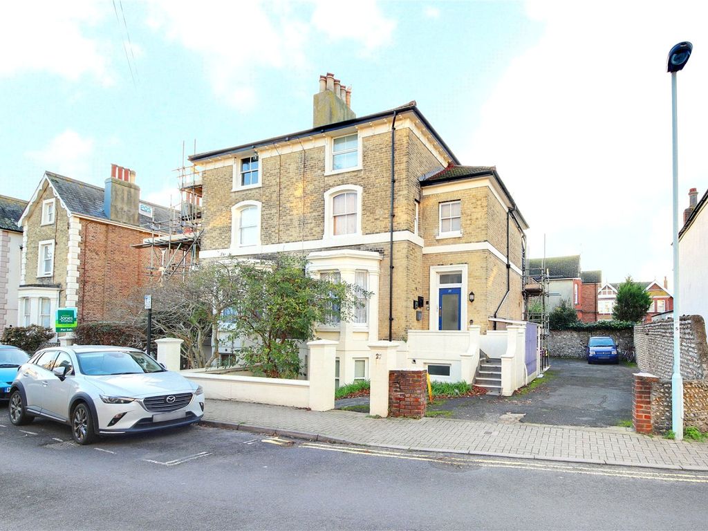 1 bed flat to rent in Grafton Road, Worthing, West Sussex BN11, £850