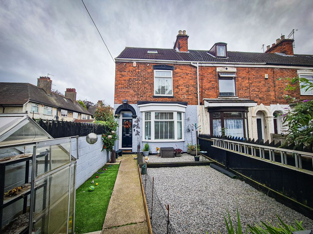 3 bed end terrace house for sale in The Poplars, Durham Street, Garden