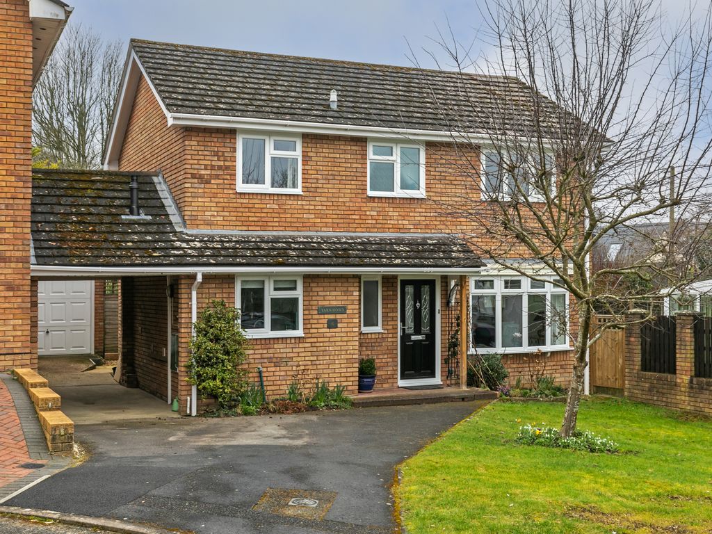 3 bed linkdetached house for sale in Wesley Road, Kings Worthy