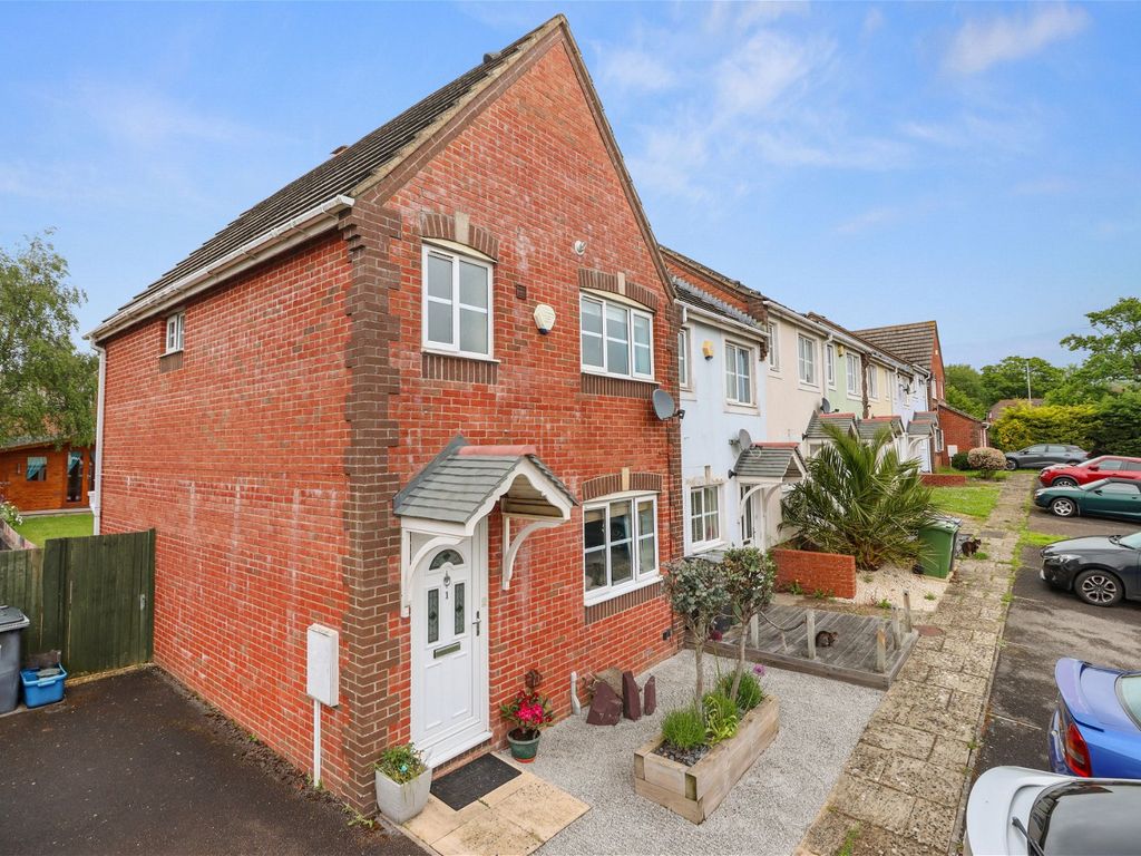 3 bed end terrace house for sale in Lavant Road, Stone Cross, Pevensey