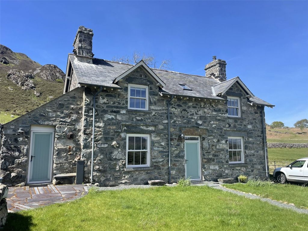 3 bed detached house for sale in Islawrdref, Dolgellau, Gwynedd LL40, £