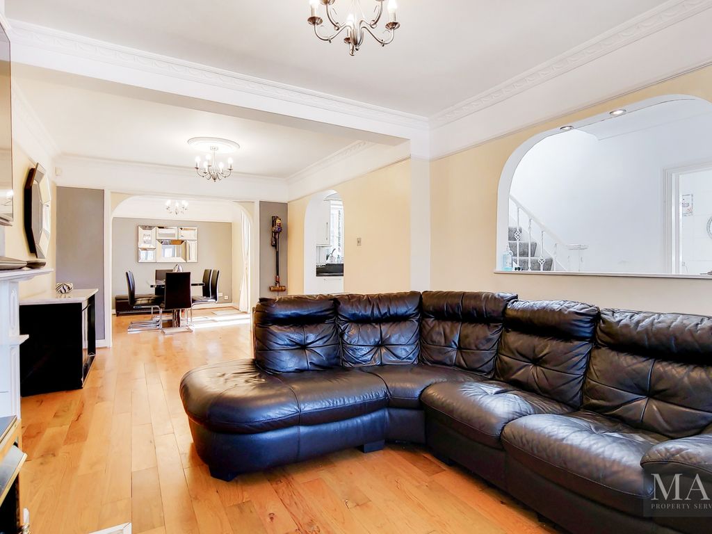 West Dean Avenue, Lewisham SE12  