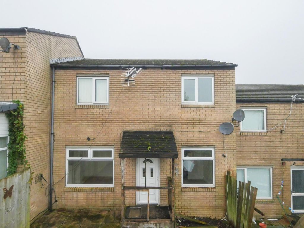 3 bed property for sale in Heysham Drive, Tong, Bradford BD4, £90,000