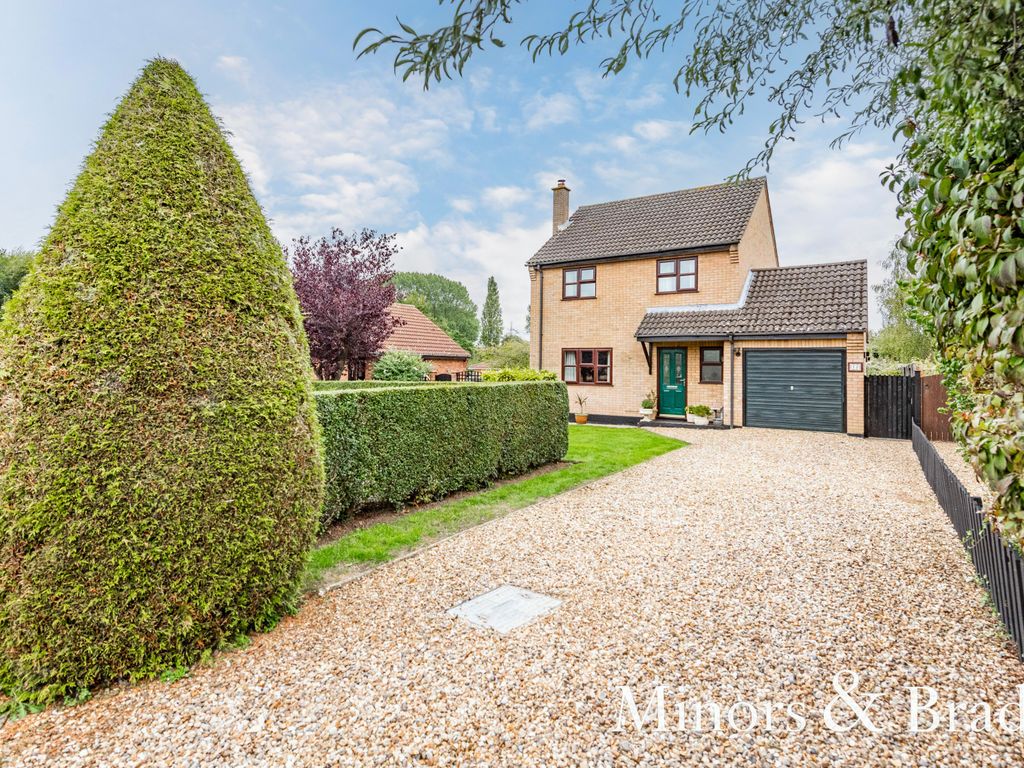 3 bed detached house for sale in Mere Close, Saham Toney, Thetford IP25