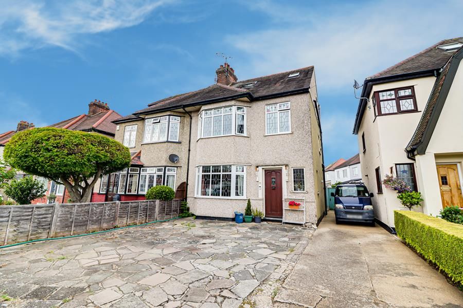 4 bed semidetached house to rent in Hampton Gardens, SouthendOnSea