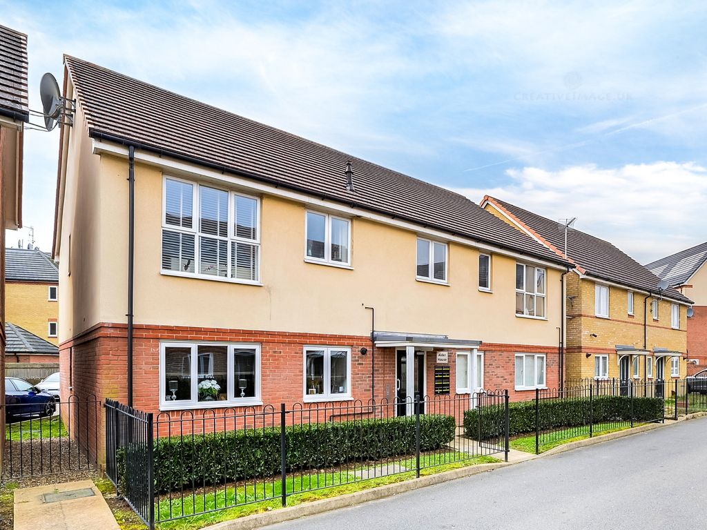 1 bed flat for sale in 2 Alder House, Stone Well Road, Stanwell TW19