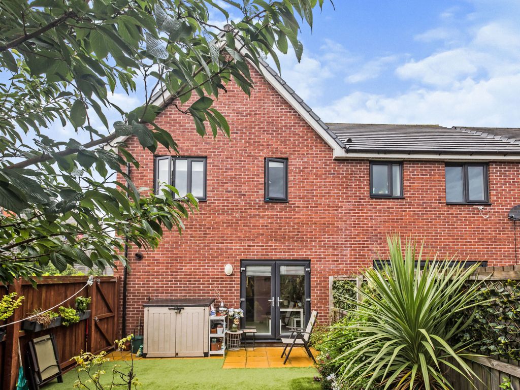 3 bed semidetached house for sale in Bugle Close, Salford M7 Zoopla