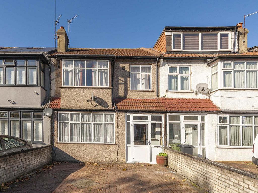 3 bed terraced house to rent in Streatham Vale, London SW16, £2,300 pcm Zoopla