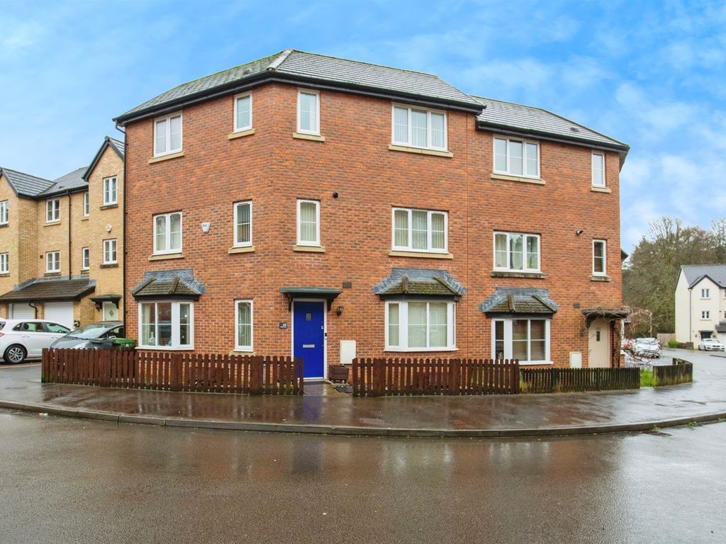 5 bed semidetached house for sale in Whitworth Square, Whitchurch