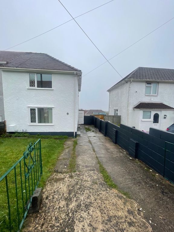 2 bed semidetached house to rent in Penydre Road, Clydach, Swansea