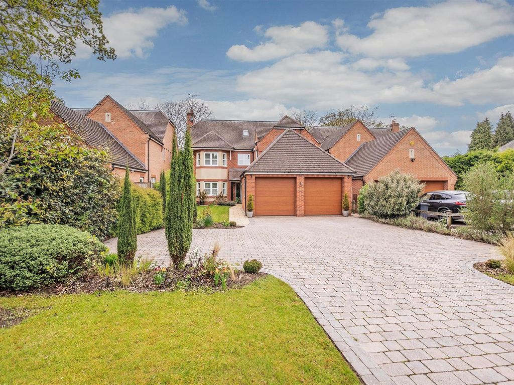 5 bed detached house for sale in St. Bernards Road, Solihull