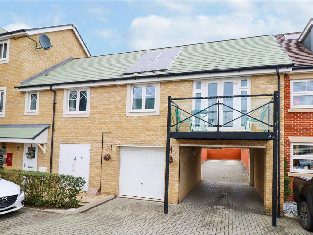2 bed detached house for sale in Dragons Way, Church Crookham, Fleet