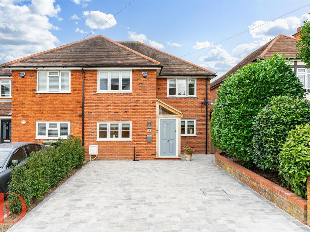 4 bed semidetached house for sale in St. Johns Road, Epping CM16, £