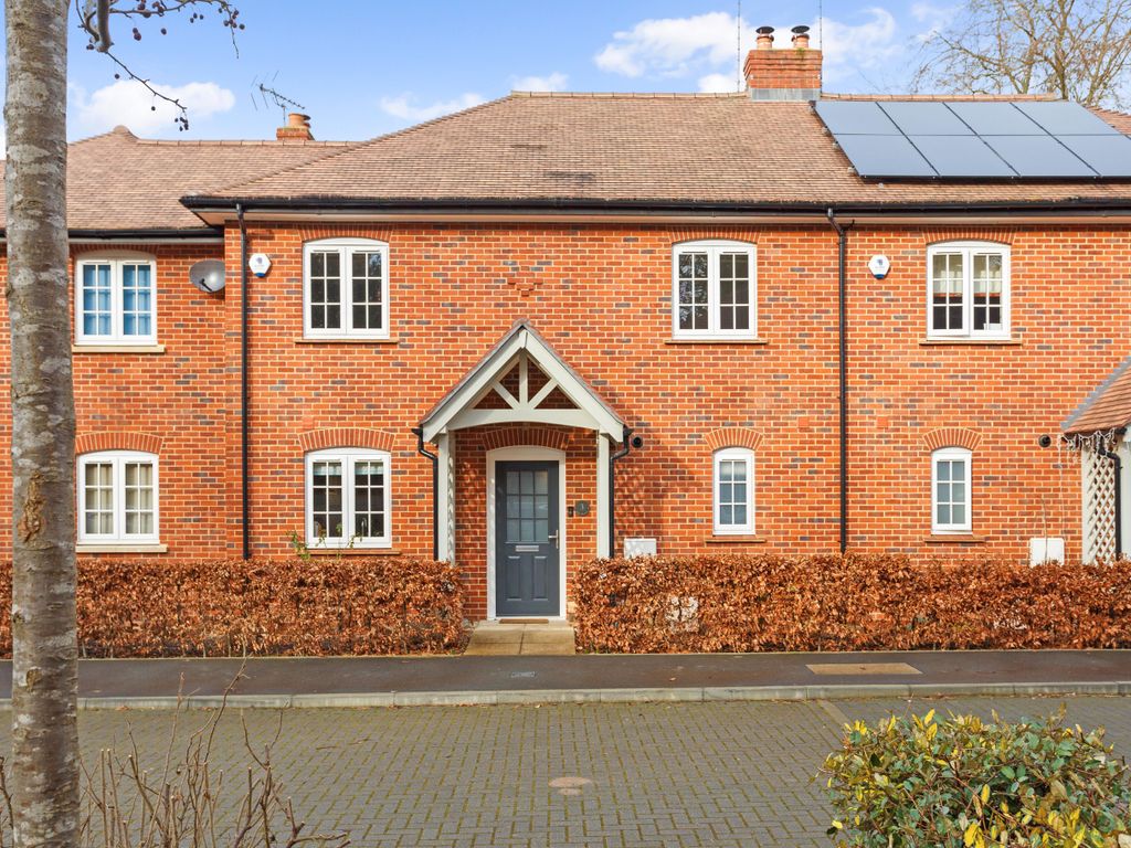 3 bed terraced house for sale in Ash Hurst, Goring RG8, £625,000 Zoopla