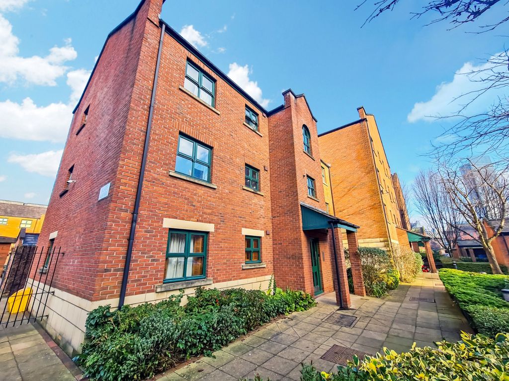 1 bed flat to rent in Irwell House, 11 Slate Wharf, Castlefield