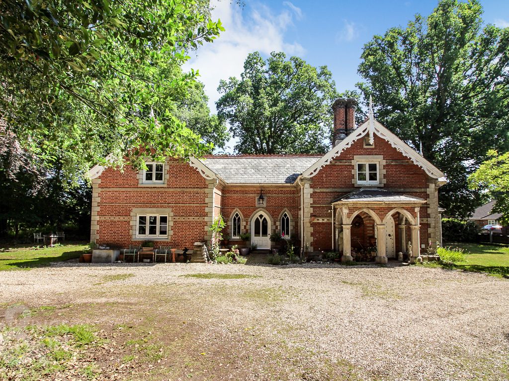 6 bed detached house for sale in Waterloo Road, Hainford, Norwich NR10