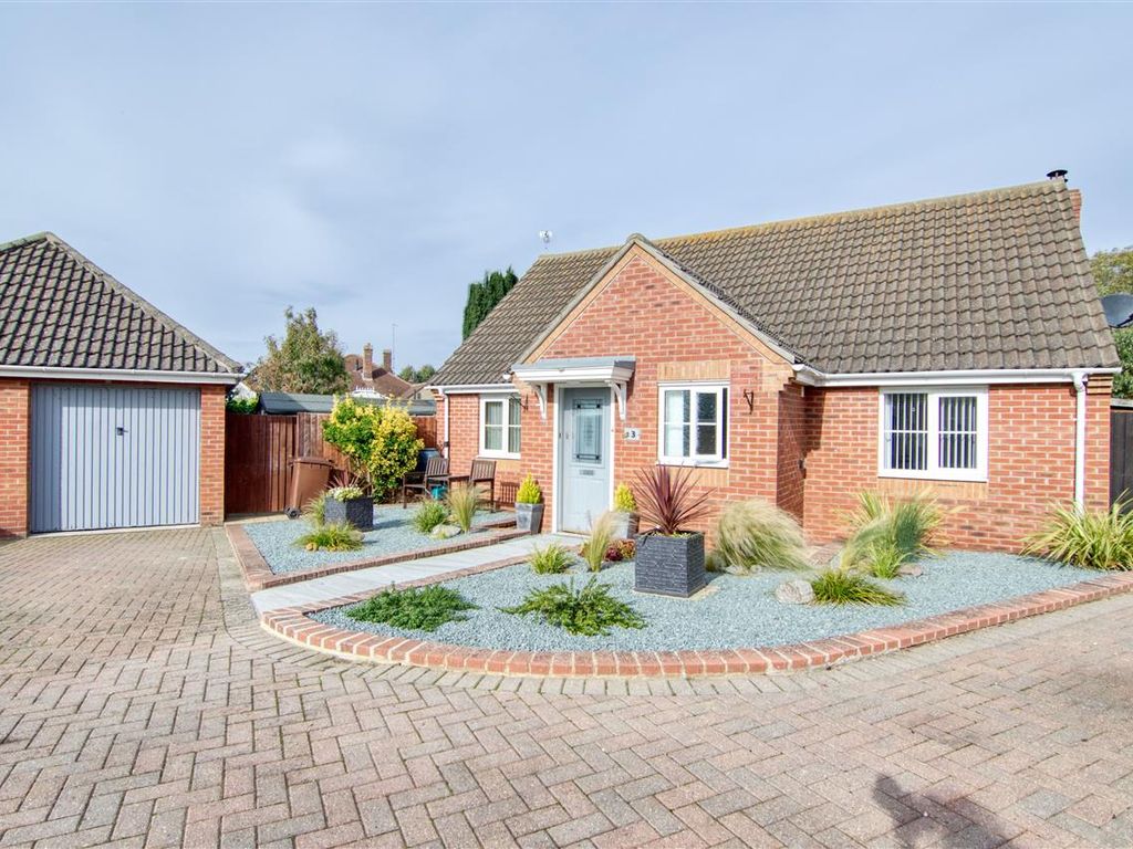 2 bed bungalow for sale in Seaview Gardens, Brightlingsea, Colchester