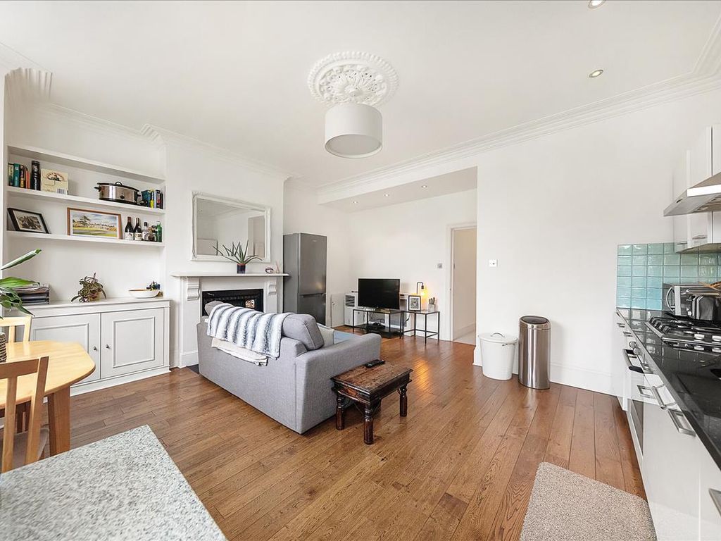 2 bed flat to rent in Fulham Palace Road, London SW6, £2,400 pcm Zoopla
