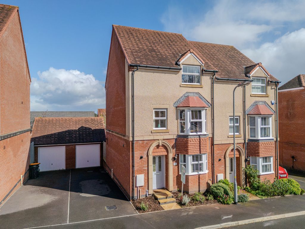 4 bed semidetached house for sale in Sycamore Drive, Newport NP20, £