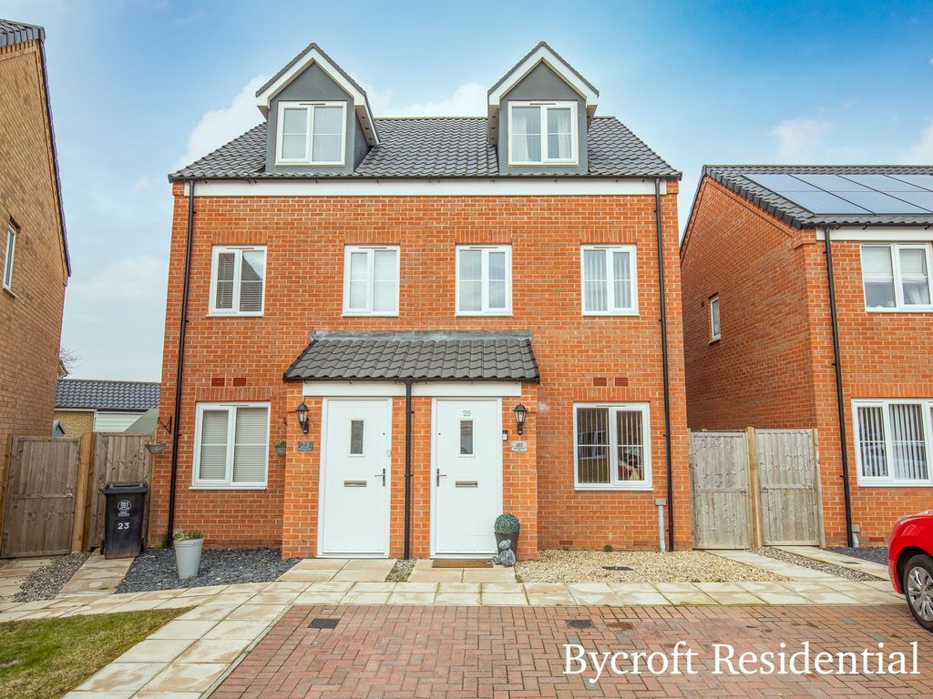 3 bed semidetached house for sale in Brick Kiln Close, Martham, Great